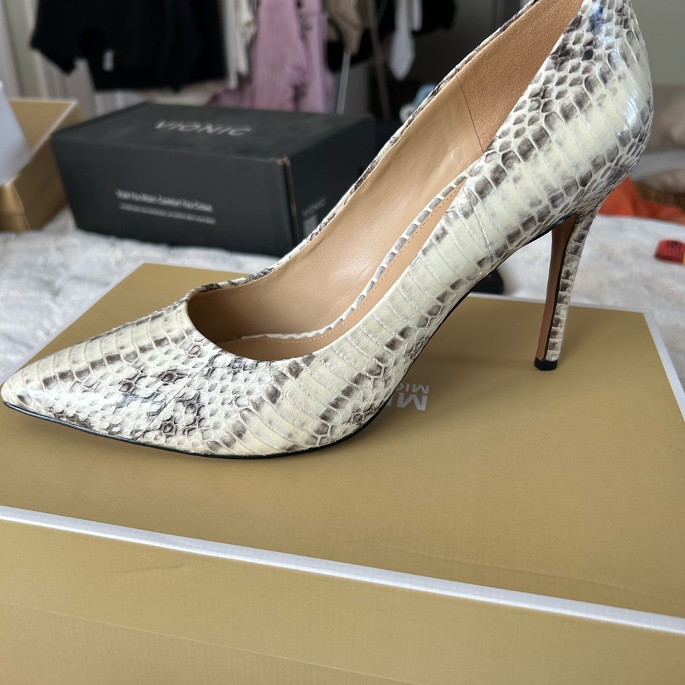 Michael Kors White and Black Heels with Snakeskin Pattern